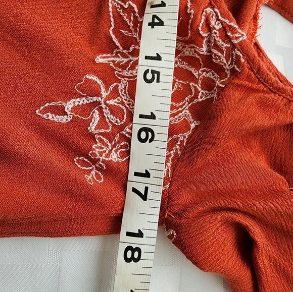 Blushing Heart Floral Embroidered Cold Shoulder Bell Sleeve Women's Top Size S - Picture 5 of 6